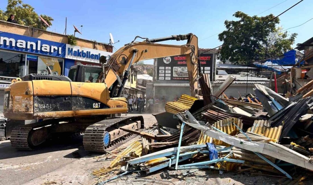 Ankara'da, İtfaiye Meydanı'ndaki iş yerlerinin yıkımı başladı. Esnaf, resmi bir