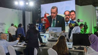 Doha'da düzenlenen zirvede, İsrail'in Filistin'e yönelik saldırıları kınandı ve tüm
