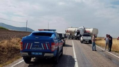 Ankara'nın Ayaş ilçesinde tır ile otomobilin karıştığı kazada 4 kişi