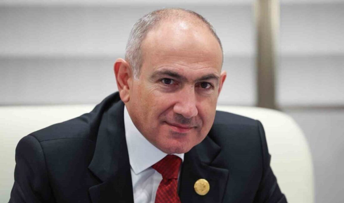 Azerbaycan, Ermenistan Başbakanı Nikol Paşinyan'ın hava sahasını kullanmasına izin verdi.