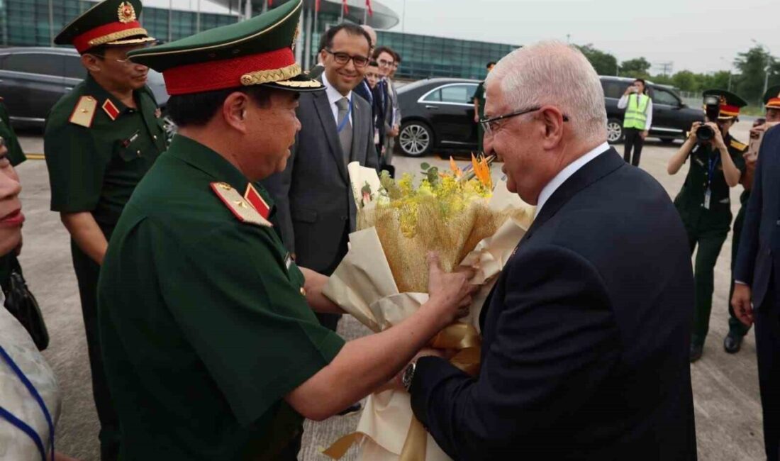 Savunma Bakanı Yaşar Güler, Vietnam Savunma Başkanı'nın daveti üzerine Hanoi'ye