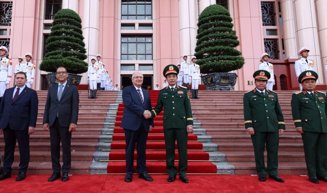 Milli Savunma Bakanı Yaşar Güler, Vietnam Savunma Bakanı Phan Van