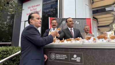 Sanayi ve Teknoloji Bakanı Mehmet Fatih Kacır, New York'ta vatandaşlara