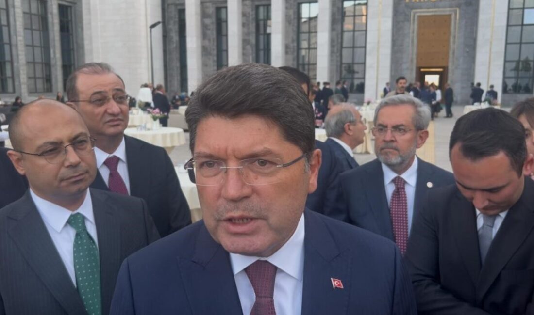 Adalet Bakanı Yılmaz Tunç, basın mensuplarının sorularını yanıtlarken ceza sistemi,