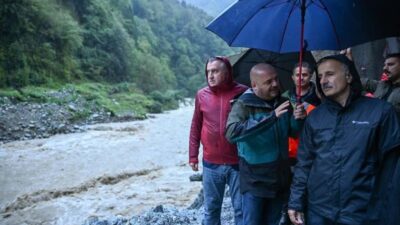 Ulaştırma ve Altyapı Bakanı Abdulkadir Uraloğlu, Rize'deki sel felaketinden etkilenen