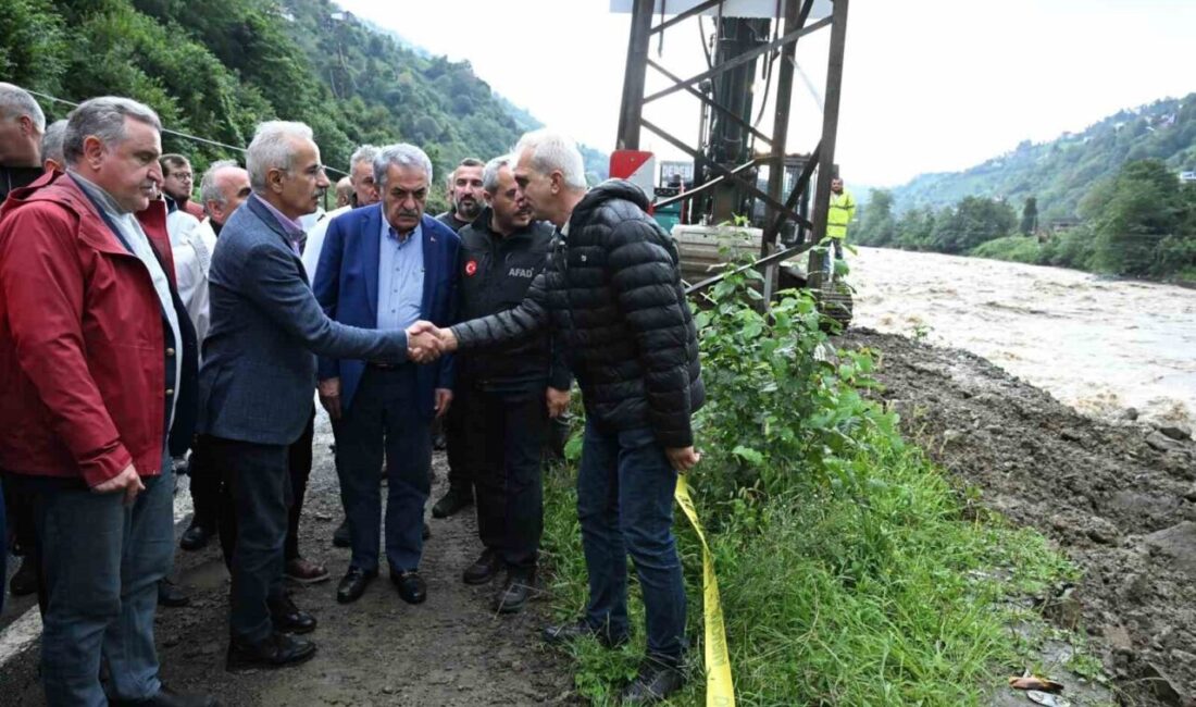 Ulaştırma ve Altyapı Bakanı Abdulkadir Uraloğlu, Rize'deki sel felaketi sonrası