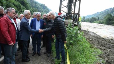 Ulaştırma ve Altyapı Bakanı Abdulkadir Uraloğlu, Rize'deki sel felaketi sonrası