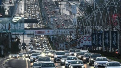 Ankara'da Sincan Yenikent girişindeki köprülü kavşak çalışması nedeniyle yaşanan trafik