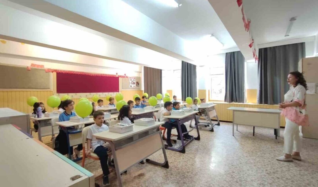 Ankara'da Ahmet Barındırır İlkokulu'nda Uyum Haftası başladı. Öğrenciler ve veliler