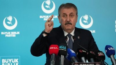 BBP Genel Başkanı Mustafa Destici, İsrail'in Filistin'e yönelik saldırılarını kınayarak,
