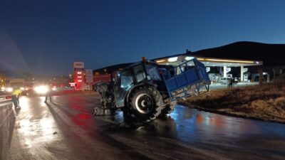 Beypazarı, Ankara'da meydana gelen trafik kazasında traktörle otomobil çarpıştı. Kazada