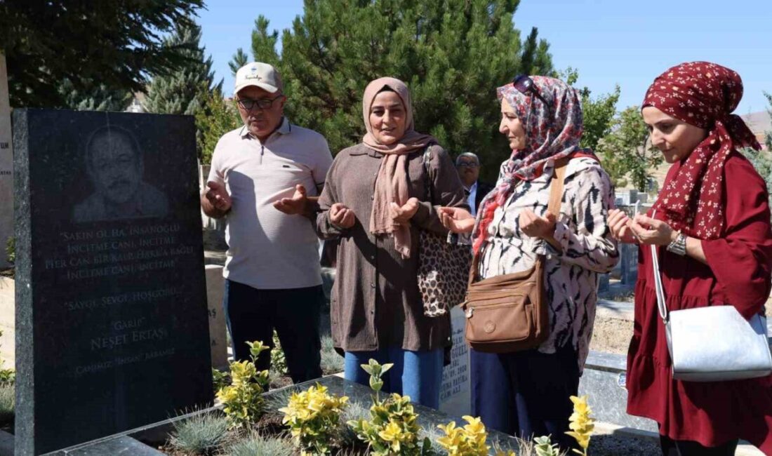 Neşet Ertaş, vefatının 13. yılında Kırşehir'deki kabri başında anıldı. Türkiye'nin