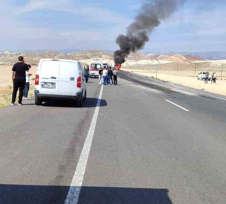 Beypazarı'nda tır ile otomobilin çarpıştığı kazada araç sürücüsü yaralandı. Araç