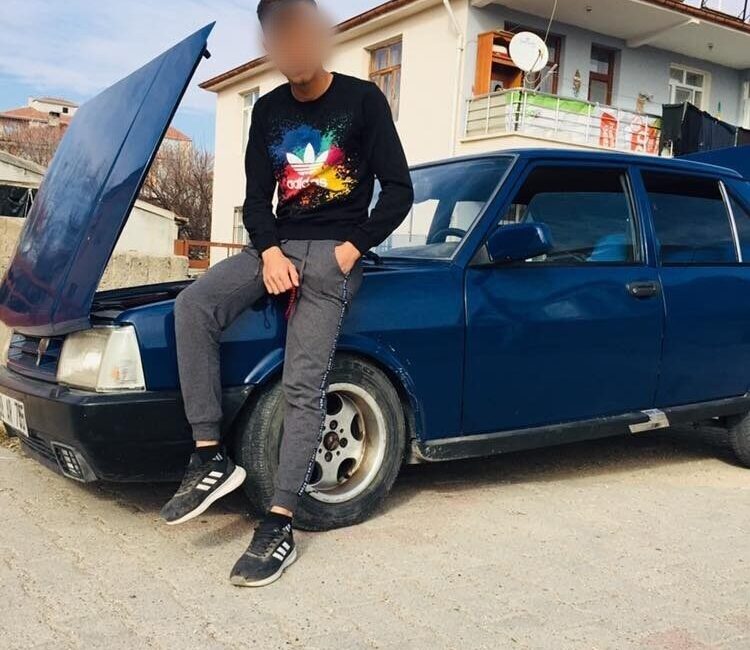 Kırşehir'in Mucur ilçesinde kablo tamiri yaparken düşen ve karnına bıçağın