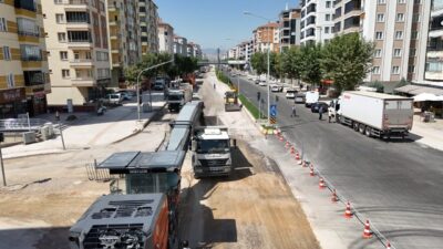 Çorum Belediyesi, şehir genelinde yapılan asfalt çalışmalarıyla vatandaşların konforlu ve