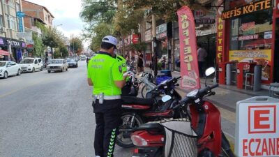 Çorum'un Osmancık ilçesinde polis ekipleri tarafından yapılan denetimlerde, 20 motosiklet