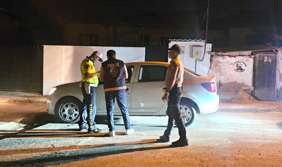 Sungurlu'da polis ekiplerince yapılan denetimlerde 32 sürücüye 135 bin 507