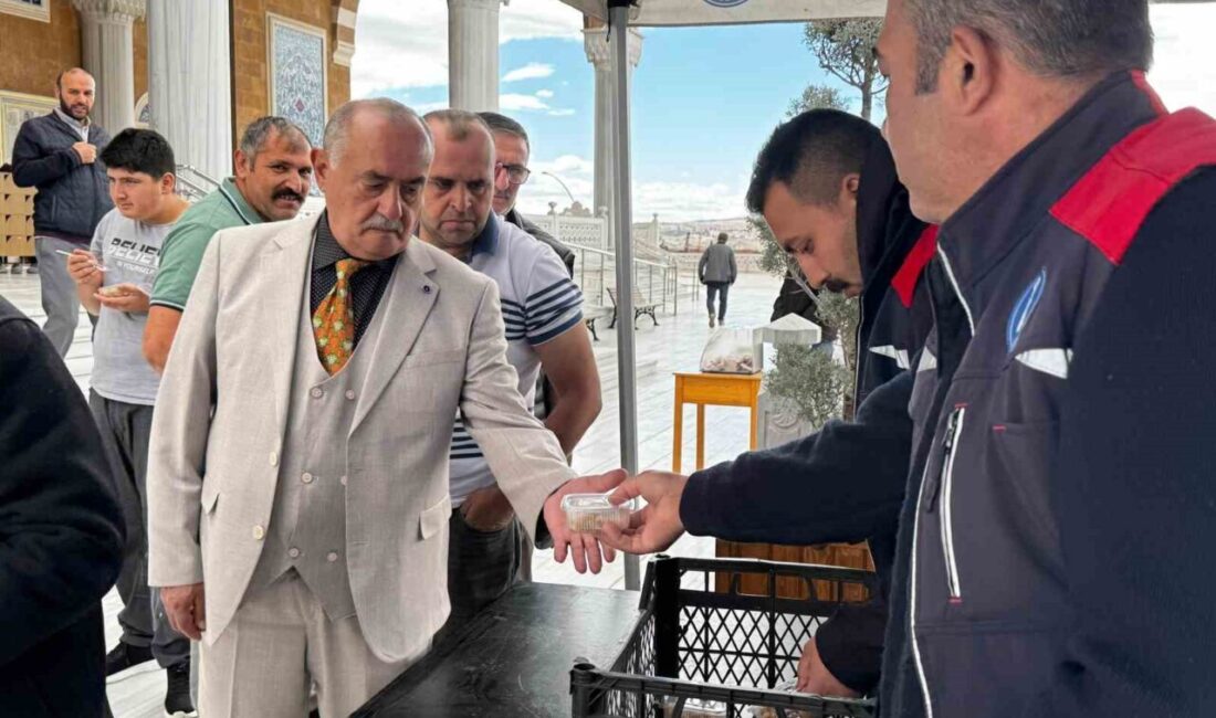 Çorum Belediyesi, 19 Eylül Gaziler Günü'nde vatandaşlara helva dağıtarak, vatan