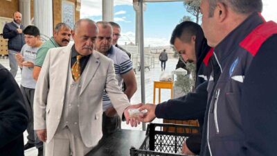 Çorum Belediyesi, 19 Eylül Gaziler Günü'nde vatandaşlara helva dağıtarak, vatan
