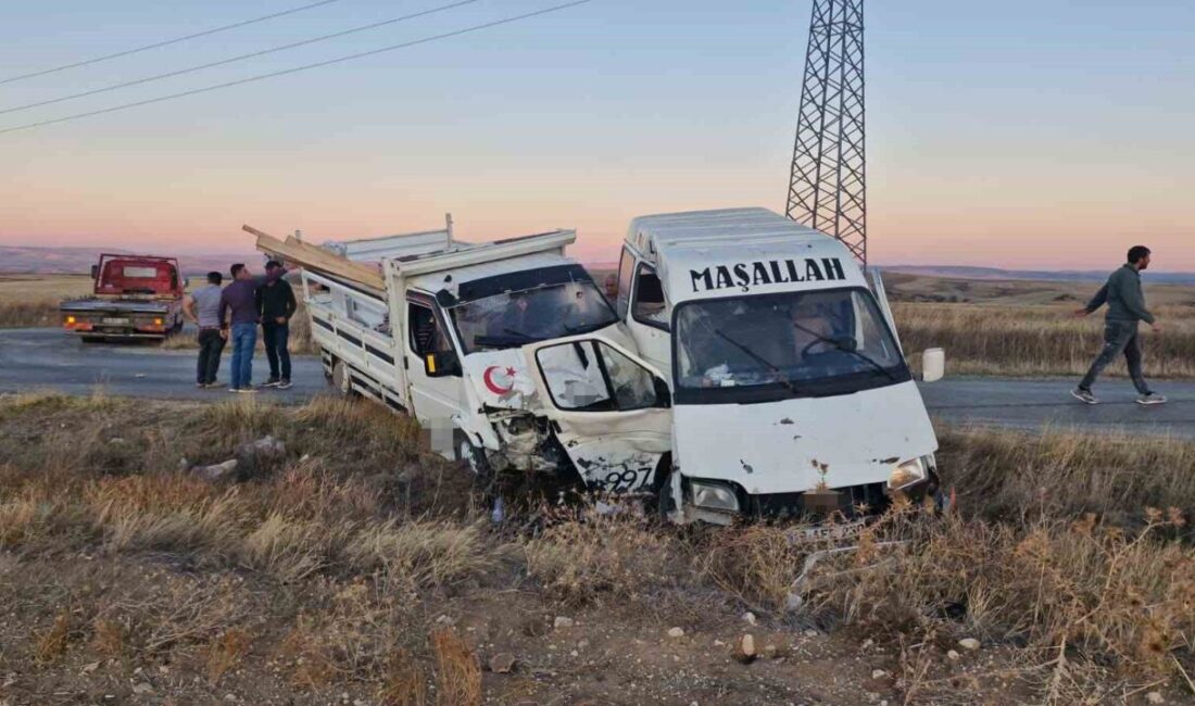 Çorum’un Alaca ilçesinde minibüs ile kamyonetin çarpışması sonucu 4 kişi