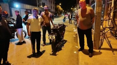 Çorum'un Osmancık ilçesinde Adnan Menderes Caddesi'nde meydana gelen motosiklet kazasında