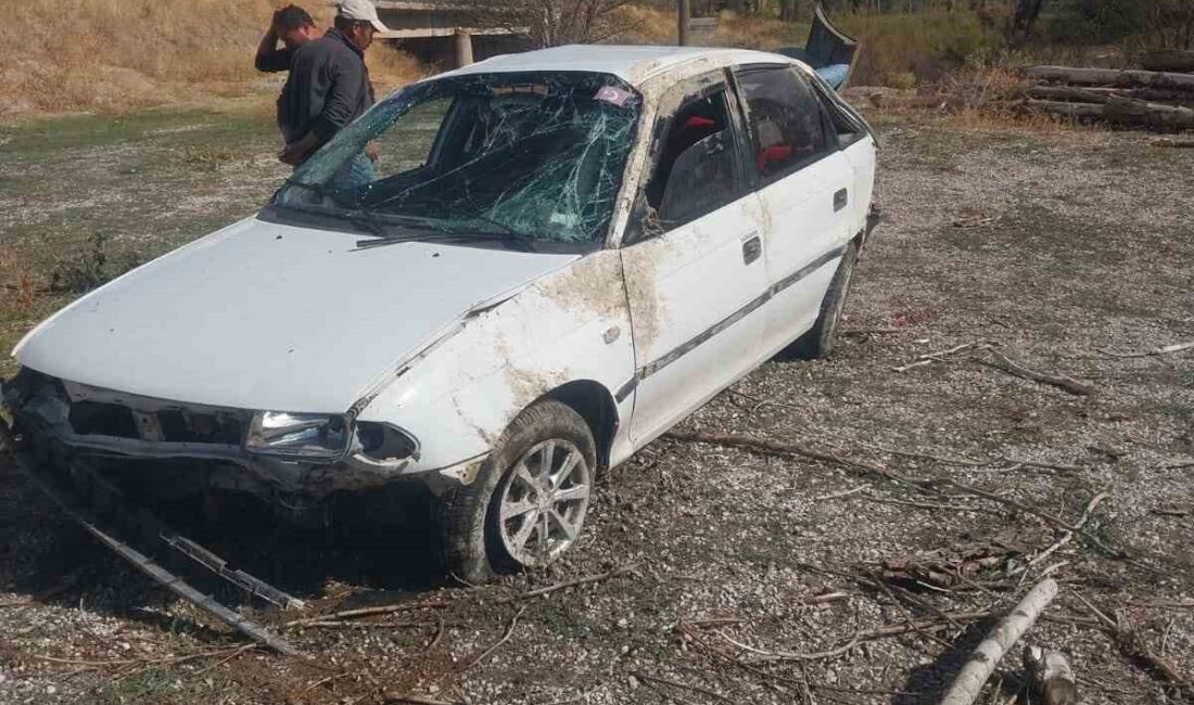 Sungurlu ilçesinde köprüden tarlaya uçan otomobildeki 2 kişi yaralandı. Yaralılar,