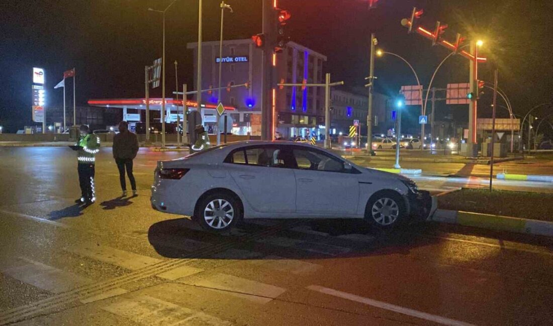 Çorum'da İnönü Caddesi'nde meydana gelen trafik kazasında M.U.Ö. isimli sürücü