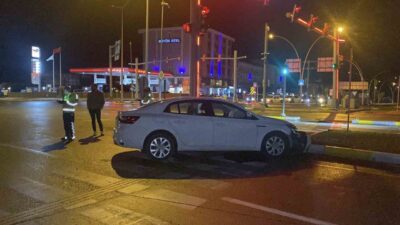 Çorum'da İnönü Caddesi'nde meydana gelen trafik kazasında M.U.Ö. isimli sürücü
