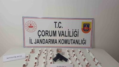 Çorum'da yapılan operasyonda binlerce sentetik ecza hapı ve ruhsatsız tabanca