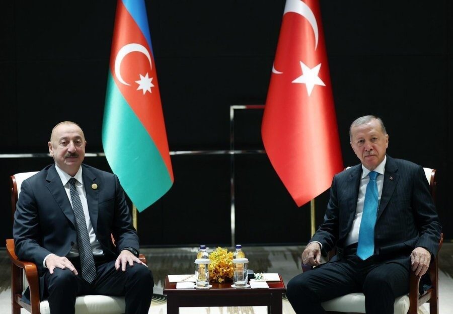 Cumhurbaşkanı Recep Tayyip Erdoğan, Azerbaycan Cumhurbaşkanı İlham Aliyev'le Çin'de görüştü.
