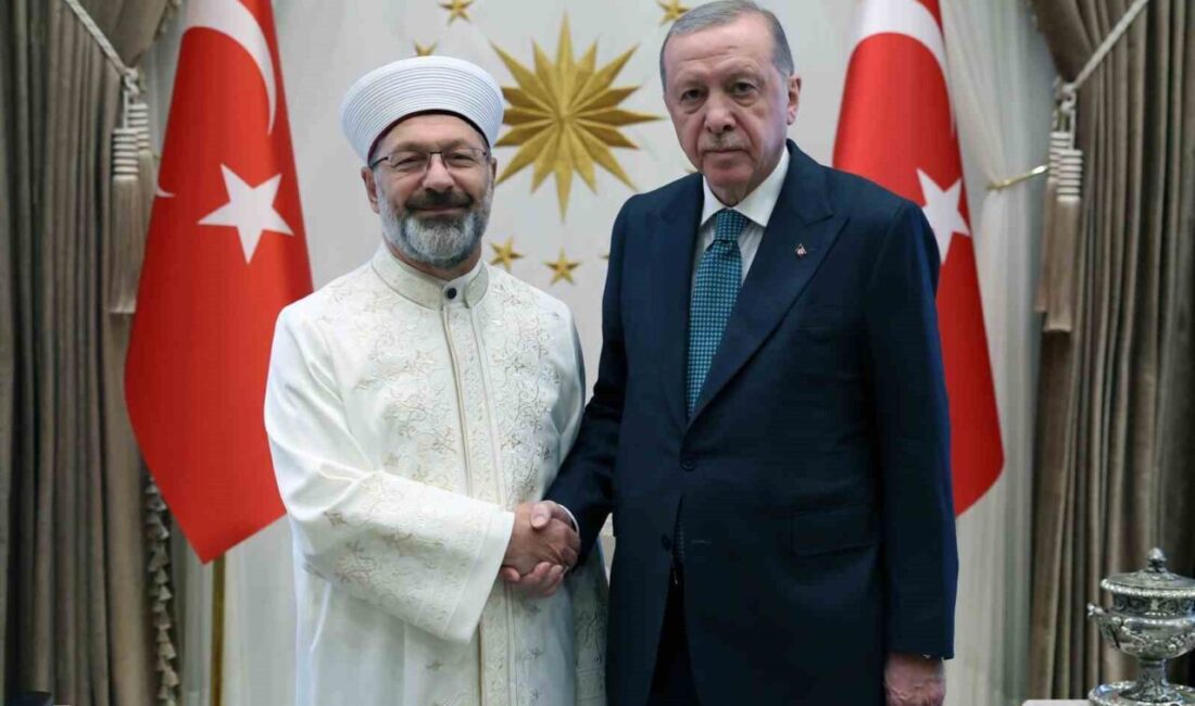 Cumhurbaşkanı Erdoğan, eski Diyanet İşleri Başkanı Ali Erbaş'ı kabul etti.