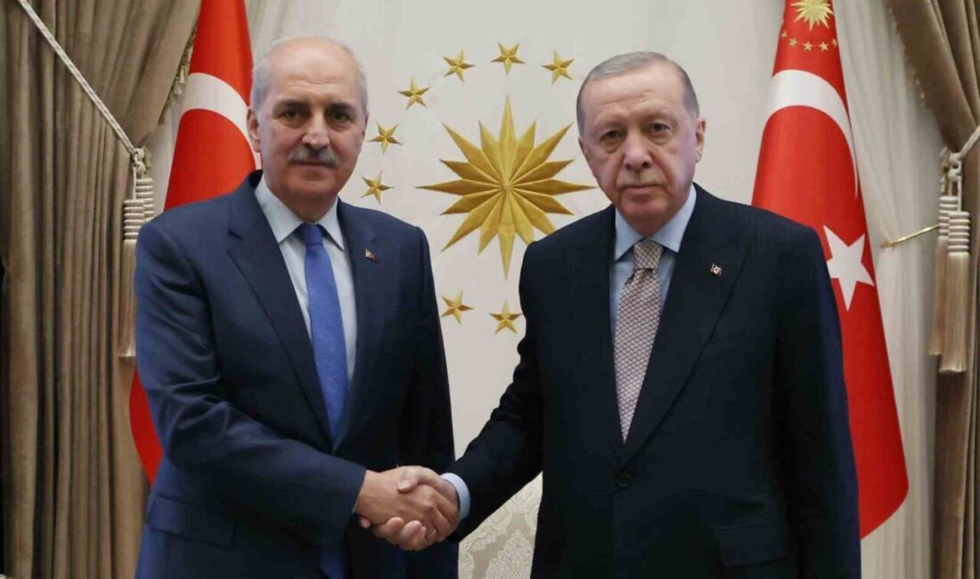 Cumhurbaşkanı Erdoğan, TBMM Başkanı Kurtulmuş'u Cumhurbaşkanlığı Külliyesinde kabul etti.