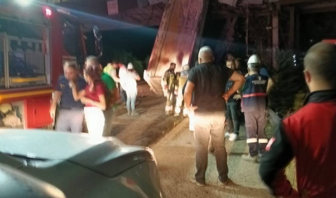 Ankara'nın Nallıhan ilçesinde kamyonun kömür bandına çarpması sonucu meydana gelen