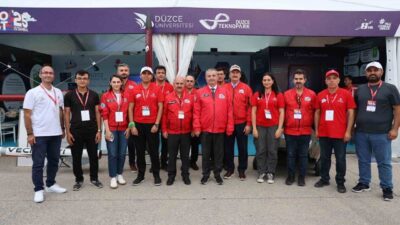 TEKNOFEST 2025, İstanbul Atatürk Havalimanı'nda gerçekleşti. Düzce Üniversitesi öğrencileri iki