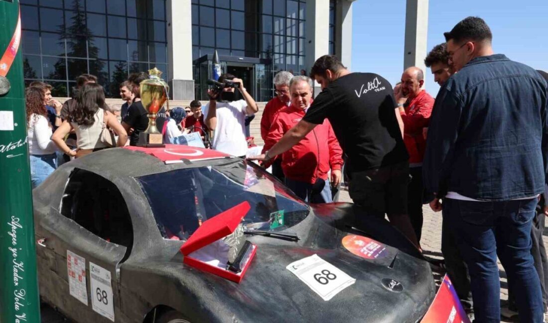 ERÜ öğrencileri, TEKNOFEST 2025'te birçok alanda başarı elde etti. 12