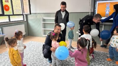 Yerköy Emniyet Müdürü Ümüt Balcı ve İlçe Emniyet Müdürlüğü personeli,