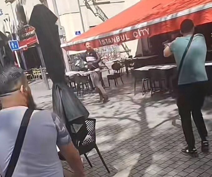 Marsilya'da 4 kişiyi bıçaklayan saldırgan, polis tarafından vurularak durduruldu. Yaralılar