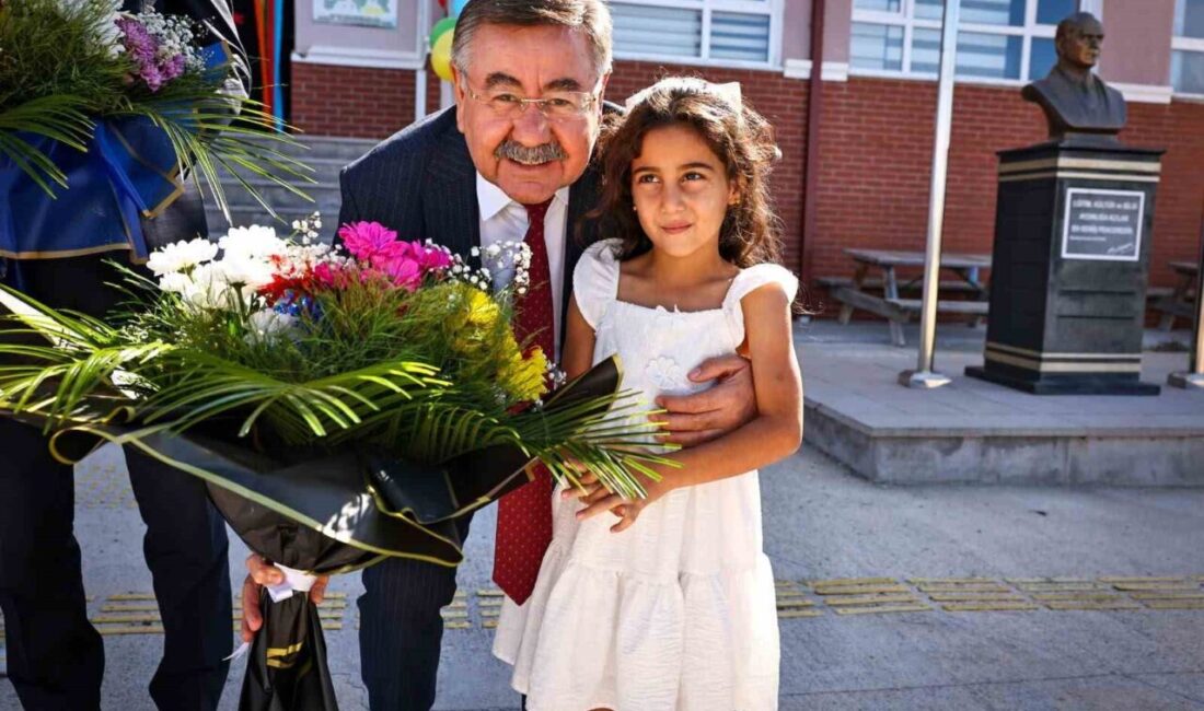 Gölbaşı Belediyesi, İhsan Köksal İlkokulu'nda düzenlenen 'Renkli Bir Yıla Merhaba'