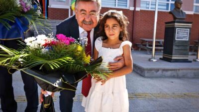 Gölbaşı Belediyesi, İhsan Köksal İlkokulu'nda düzenlenen 'Renkli Bir Yıla Merhaba'