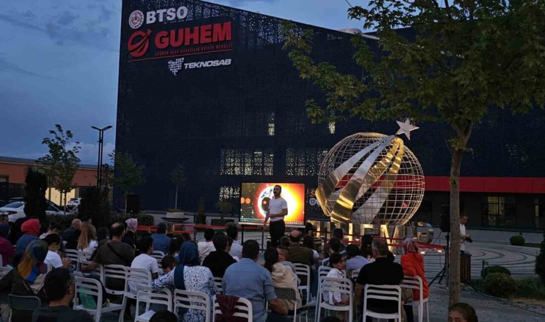 GUHEM, Ay tutulmasını çocuklara ve ailelere teleskoplarla gözlemleme fırsatı sundu.