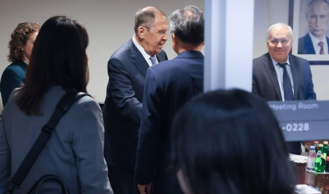 Güney Kore Dışişleri Bakanı Cho Hyun ve Rusya Dışişleri Bakanı