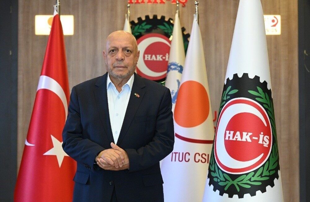 HAK-İŞ Genel Başkanı Mahmut Arslan, darbelere karşı çıkarak demokrasi ve