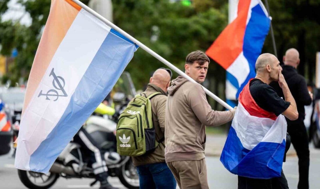 Hollanda'nın Lahey kentinde göçmenlik karşıtı gösteri sırasında çatışma çıktı. Polise