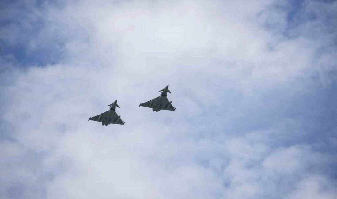 İngiltere, NATO'nun "Doğu Gözcüsü" operasyonu kapsamında Polonya semalarında 2 Typhoon