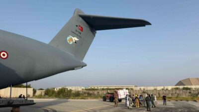 Türk Hava Kuvvetleri'ne ait uçakla Afganistan'a ulaştırılan insani yardım malzemeleri,