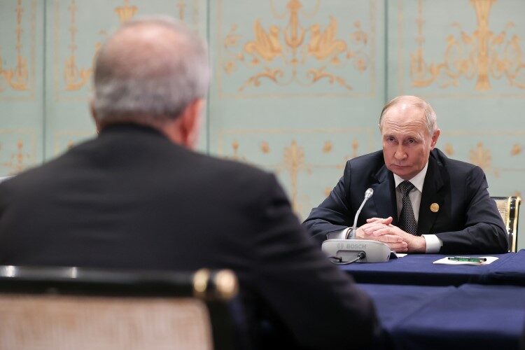 İran Cumhurbaşkanı Mesud Pezeşkiyan, Rusya Devlet Başkanı Putin ile Çin'de