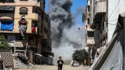 İsrail'in Gazze'ye düzenlediği saldırılarda en az 62 sivil hayatını kaybetti,