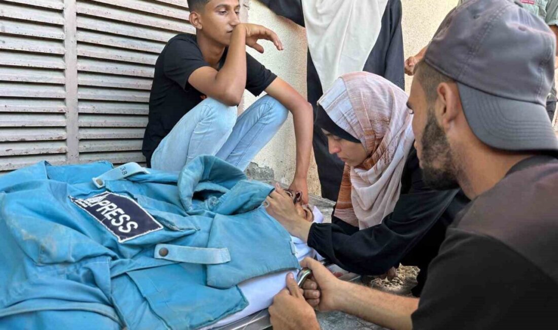 Filistinli gazeteci Muhammed el-Dayah, İsrail'in hedef aldığı saldırıda Deyr el-Balah