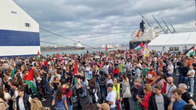 İtalya'da Gazze'ye destek eylemi yoğun ilgi gördü. Binlerce kişi greve