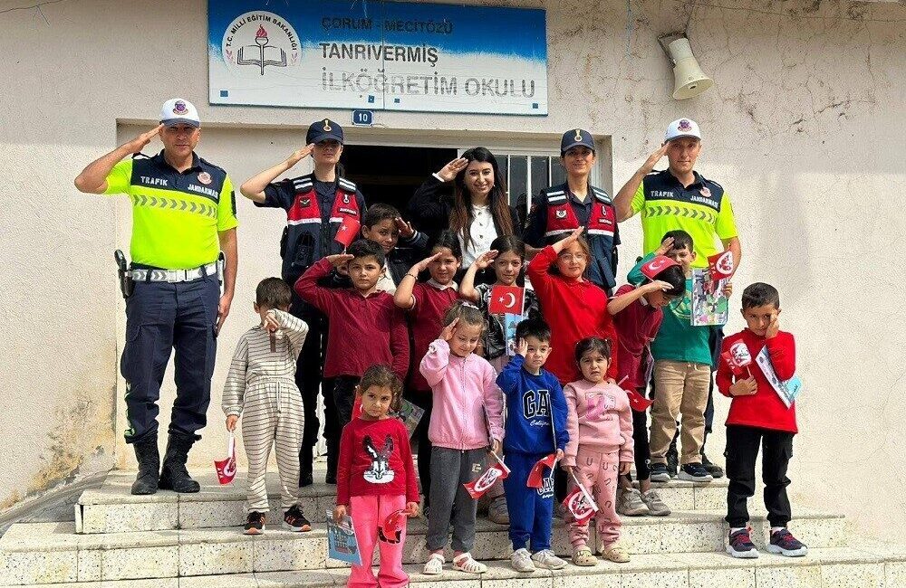 Çorum'da jandarma denetimlerinde 2 kişi yakalandı. 186 personelin katıldığı operasyonda,